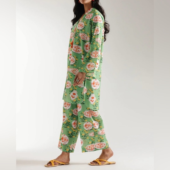 Ethnic Wear Green Floral Long Sleeve kurta shalwar - Picture 2 of 3